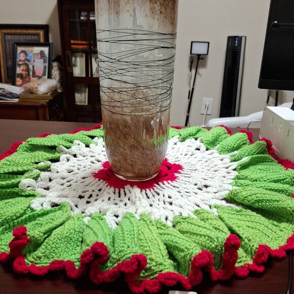 DOILY (LGE) - Picture 2 of 2